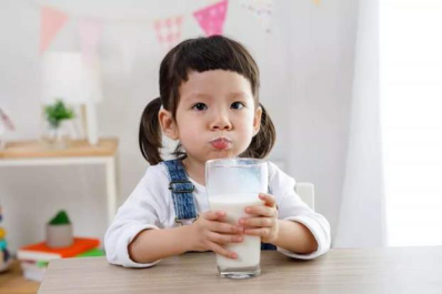 喝好奶，就选每日配送的长富巴氏鲜奶！