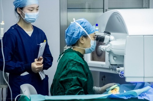 ​我是眼科医生，我摘镜选择上海近视手术专家
