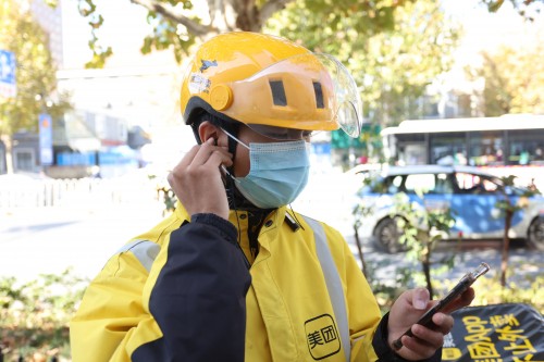 全国交通安全日 武汉交警率先推出骑手安全语音包