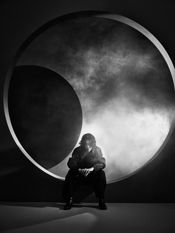 	米津玄师『FINAL	 FANTASY XVI』主题曲「月を見ていた」歌曲正式开始发布 以深青色狼为主题的全新封面首次公开